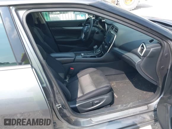 ✅ 2017 Nissan Maxima SL • VIN: 1N4AA6AP7HC433346 • Lot: 41982206. Wystawiony na IAAI z przebiegiem 72 528 mil. Bezpłatny archiwum sprzedaży aukcyjnych z USA i szczegółowy raport historii pojazdu na DreamBid. Zdjęcie 5.