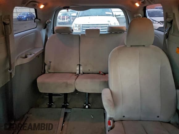 ✅ 2013 Toyota Sienna L • VIN: 5TDZK3DC3DS323954 • Лот: 95654895. Опубликован ранее на Copart с пробегом 278 365 миль. Бесплатный доступ к архиву аукционных продаж из США и подробный отчёт об истории автомобиля на DreamBid. Изображение 10.