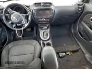 ✅ 2018 Kia Soul + • VIN: KNDJP3A55J7890029 • Лот: 94574995. Опубликован ранее на Copart с пробегом 100 406 миль. Бесплатный доступ к архиву аукционных продаж из США и подробный отчёт об истории автомобиля на DreamBid. Изображение 8.