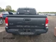 ✅ 2017 Toyota Tacoma SR5 • VIN: 5TFCZ5ANXHX068285 • Lot: 43492750. Wystawiony na IAAI z przebiegiem 103 976 mil. Bezpłatny archiwum sprzedaży aukcyjnych z USA i szczegółowy raport historii pojazdu na DreamBid. Zdjęcie 17.