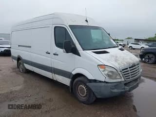 ✅ 2010 Freightliner Sprinter • VIN: WDYPE8CC8A5495965 • Lot: 39104019. Wystawiony na IAAI z przebiegiem 235 734 mil. Bezpłatny archiwum sprzedaży aukcyjnych z USA i szczegółowy raport historii pojazdu na DreamBid. Zdjęcie 1.