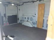 ✅ 2018 Ford Transit • VIN: 1FTYE1YM3JKA35185 • Lot: 42839253. Wystawiony na IAAI z przebiegiem 54 882 mil. Bezpłatny archiwum sprzedaży aukcyjnych z USA i szczegółowy raport historii pojazdu na DreamBid. Zdjęcie 8.