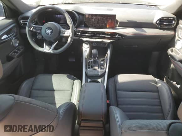 2023 Dodge Hornet GT Plus z VIN ZACNDFBN8P3A06842, wystawiony jako Copart lot #52788605 z przebiegiem 9 977 mil mil oraz Szkoda całkowita • Salvage title. Historia ofert i sprzedaży dostępna na DreamBid. Obrazek 8.