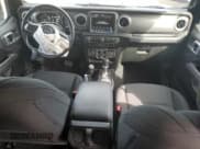 ✅ 2022 Jeep Wrangler Unlimited Sahara Altitude • VIN: 1C4HJXEG3NW120684 • Lot: 80359425. Wystawiony na Copart z przebiegiem 50 464 mil. Bezpłatny archiwum sprzedaży aukcyjnych z USA i szczegółowy raport historii pojazdu na DreamBid. Zdjęcie 8.