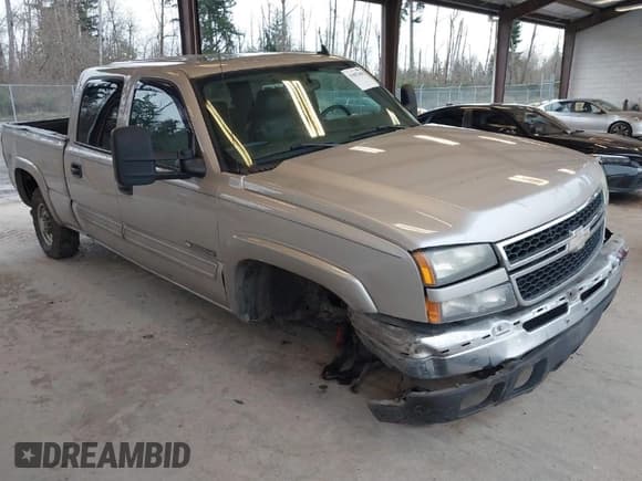 ✅ 2006 Chevrolet Silverado 2500HD LT1 • VIN: 1GCHK23U16F261716 • Lot: 41892408. Listed on IAAI with 273,228 mi. Free auction sales archive from the USA and detailed vehicle history report at DreamBid. Image 1.