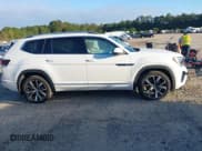 ✅ 2024 Volkswagen Atlas SEL Premium R-Line • VIN: 1V2FR2CAXRC584837 • Lot: 43384938. Wystawiony na IAAI z przebiegiem 24 914 mil. Bezpłatny archiwum sprzedaży aukcyjnych z USA i szczegółowy raport historii pojazdu na DreamBid. Zdjęcie 13.