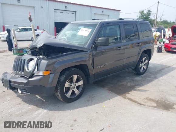 ✅ 2016 Jeep Patriot High Altitude • VIN: 1C4NJPFA2GD612411 • Lot: 42921391. Wystawiony na IAAI z przebiegiem 121 746 mil. Bezpłatny archiwum sprzedaży aukcyjnych z USA i szczegółowy raport historii pojazdu na DreamBid. Zdjęcie 19.