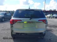 ✅ 2017 GMC Acadia SLE • VIN: 1GKKNKLAXHZ273260 • Lot: 43514574. Wystawiony na IAAI z przebiegiem 65 875 mil. Bezpłatny archiwum sprzedaży aukcyjnych z USA i szczegółowy raport historii pojazdu na DreamBid. Zdjęcie 6.