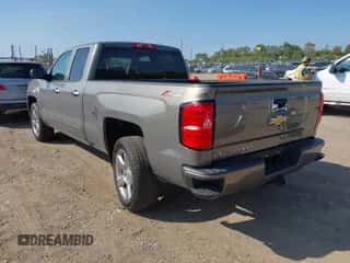 2017 Chevrolet Silverado 1500 LT z VIN 1GCVKREC8HZ274142, wystawiony jako IAAI lot #43232673 z przebiegiem 154 523 mil mil oraz . Historia ofert i sprzedaży dostępna na DreamBid. Obrazek 3.