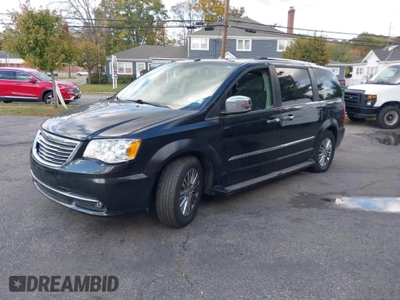 ✅ 2011 Chrysler Town & Country Limited • VIN: 2A4RR6DG9BR611543 • Lot: 43534489. Wystawiony na IAAI z przebiegiem 215 025 mil. Bezpłatny archiwum sprzedaży aukcyjnych z USA i szczegółowy raport historii pojazdu na DreamBid. Zdjęcie 2.