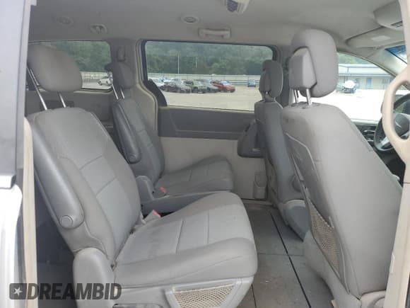 ✅ 2010 Chrysler Town & Country LX • VIN: 2A4RR2D15AR387643 • Lot: 67084975. Wystawiony na Copart z przebiegiem 155 706 mil. Bezpłatny archiwum sprzedaży aukcyjnych z USA i szczegółowy raport historii pojazdu na DreamBid. Zdjęcie 11.