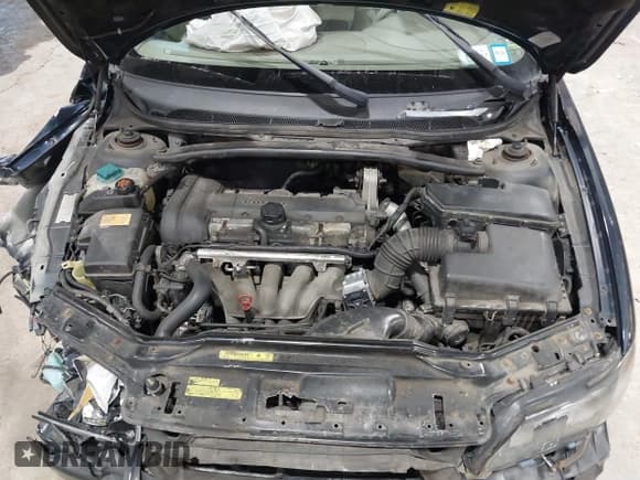 ✅ 2002 Volvo V70 • VIN: YV1SW61R721181578 • Lot: 41620282. Listed on IAAI with 260,803 mi. Free auction sales archive from the USA and detailed vehicle history report at DreamBid. Image 10.