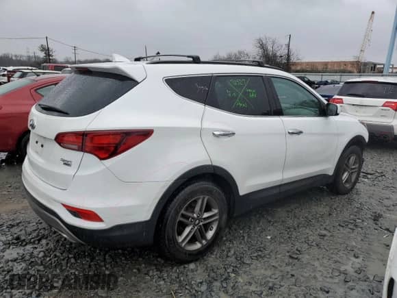 ✅ 2017 Hyundai Santa Fe 2.4L • VIN: 5NMZUDLB4HH008727 • Lot: 71841352. Wystawiony na Copart z przebiegiem 84 881 mil mil. Skorzystaj z bezpłatnego archiwum sprzedaży aukcyjnych z USA i zobacz szczegółowy raport historii pojazdu na DreamBid. Zdjęcie 3.
