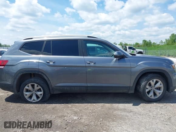 ✅ 2018 Volkswagen Atlas SE • VIN: 1V2CP2CA2JC593755 • Lot: 42381332. Listed on IAAI with 62,664 mi. Free auction sales archive from the USA and detailed vehicle history report at DreamBid. Image 13.