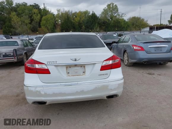 ✅ 2013 Hyundai Genesis 3.8L • VIN: KMHGC4DD6DU232851 • Lot: 43535079. Listed on IAAI with 146,980 mi. Free auction sales archive from the USA and detailed vehicle history report at DreamBid. Image 16.