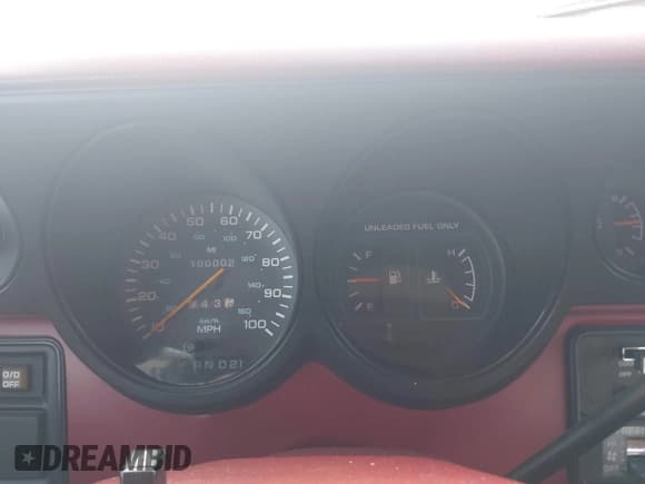 ✅ 1993 Dodge Passenger • VIN: 2B5WB35Y1PK506913 • Lot: 42154670. Wystawiony na IAAI z przebiegiem 100 002 mil. Bezpłatny archiwum sprzedaży aukcyjnych z USA i szczegółowy raport historii pojazdu na DreamBid. Zdjęcie 7.