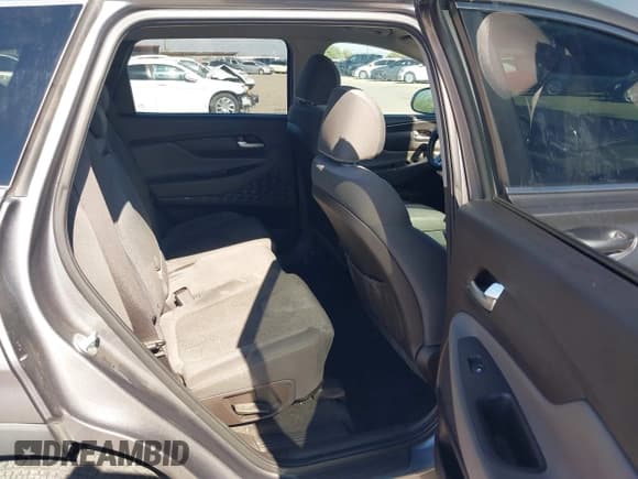 ✅ 2019 Hyundai Santa Fe SE • VIN: 5NMS23AD8KH030713 • Lot: 43592667. Wystawiony na IAAI z przebiegiem 74 344 mil. Bezpłatny archiwum sprzedaży aukcyjnych z USA i szczegółowy raport historii pojazdu na DreamBid. Zdjęcie 8.