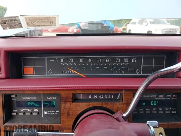 ✅ 1988 Cadillac DeVille • VIN: 1G6CD5151J4304380 • Lot: 42452512. Wystawiony na IAAI z przebiegiem 40 858 mil. Bezpłatny archiwum sprzedaży aukcyjnych z USA i szczegółowy raport historii pojazdu na DreamBid. Zdjęcie 7.