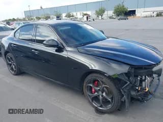✅ 2019 Alfa Romeo Giulia Ti Sport • VIN: ZARFANBNXK7604992 • Лот: 42463710. Опубликован ранее на IAAI с пробегом 49 754 миль. Бесплатный доступ к архиву аукционных продаж из США и подробный отчёт об истории автомобиля на DreamBid. Изображение 1.