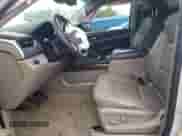 2017 Chevrolet Suburban LT с VIN 1GNSCHKC9HR253421, выставлен на аукционе Copart как лот 81222995 с пробегом 163 886 миль миль и Чистый • Clean title. История ставок и продаж доступна на DreamBid. Изображение 7.