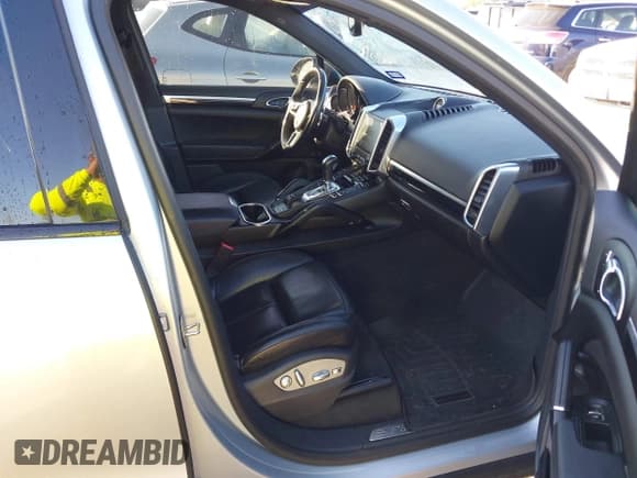 ✅ 2017 Porsche Cayenne • VIN: WP1AA2A2XHKA82752 • Лот: 43705470. Опубликован ранее на IAAI с пробегом 105 345 миль. Бесплатный доступ к архиву аукционных продаж из США и подробный отчёт об истории автомобиля на DreamBid. Изображение 5.