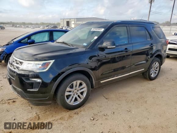 ✅ 2018 Ford Explorer XLT • VIN: 1FM5K8D82JGB66278 • Lot: 82080985. Wystawiony na Copart z przebiegiem 126 332 mil. Bezpłatny archiwum sprzedaży aukcyjnych z USA i szczegółowy raport historii pojazdu na DreamBid. Zdjęcie 1.