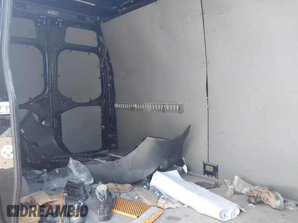 ✅ 2019 Mercedes-Benz Sprinter Cargo • VIN: W1W4EBVY0KT016931 • Lot: 42050958. Listed on IAAI with 146,786 mi. Free auction sales archive from the USA and detailed vehicle history report at DreamBid. Image 8.