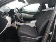 ✅ 2022 Hyundai Tucson SEL • VIN: 5NMJB3AE2NH081701 • Lot: 38866813. Wystawiony na Copart z przebiegiem 9 548 mil. Bezpłatny archiwum sprzedaży aukcyjnych z USA i szczegółowy raport historii pojazdu na DreamBid. Zdjęcie 7.