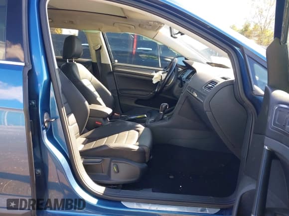 ✅ 2017 Volkswagen Golf S • VIN: 3VWH17AU1HM524869 • Lot: 43488261. Listed on IAAI with 120,216 mi. Free auction sales archive from the USA and detailed vehicle history report at DreamBid. Image 5.