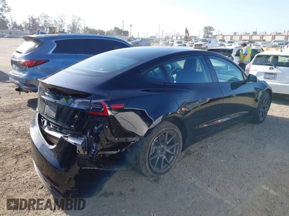 ✅ 2021 Tesla Model 3 Standard Range Plus • VIN: 5YJ3E1EA4MF982032 • Lot: 42271923. Wystawiony na IAAI z przebiegiem 46 651 mil. Bezpłatny archiwum sprzedaży aukcyjnych z USA i szczegółowy raport historii pojazdu na DreamBid. Zdjęcie 4.