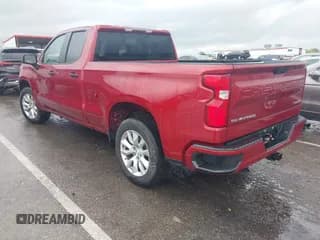 ✅ 2020 Chevrolet Silverado 1500 Custom • VIN: 1GCRWBEH7LZ317693 • Lot: 43293654. Wystawiony na IAAI z przebiegiem 121 382 mil. Bezpłatny archiwum sprzedaży aukcyjnych z USA i szczegółowy raport historii pojazdu na DreamBid. Zdjęcie 3.