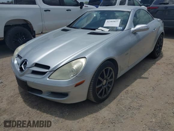 ✅ 2008 Mercedes-Benz SLK 350 • VIN: WDBWK56F28F179467 • Lot: 42385817. Listed on IAAI with 135,581 mi. Free auction sales archive from the USA and detailed vehicle history report at DreamBid. Image 17.