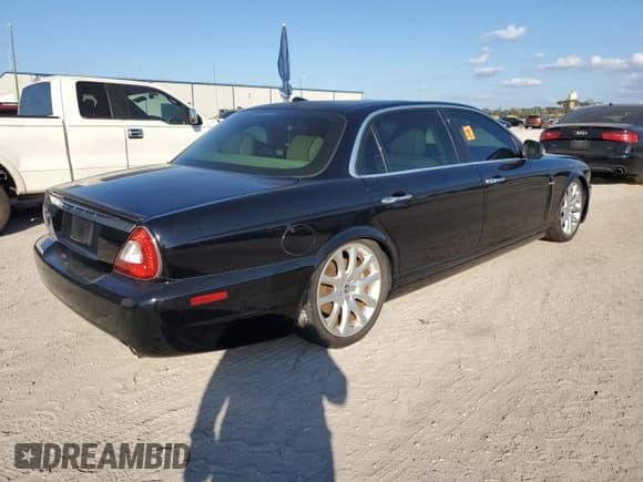 ✅ 2008 Jaguar XJ 8 LWB • VIN: SAJWA79B98SH29042 • Лот: 43599575. Опубликован ранее на Copart с пробегом Не указан. Бесплатный доступ к архиву аукционных продаж из США и подробный отчёт об истории автомобиля на DreamBid. Изображение 3.