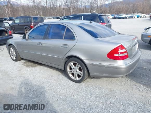 ✅ 2006 Mercedes-Benz E 350 • VIN: WDBUF87J06X207807 • Лот: 43793372. Опубликован ранее на IAAI с пробегом 181 726 миль. Бесплатный доступ к архиву аукционных продаж из США и подробный отчёт об истории автомобиля на DreamBid. Изображение 3.