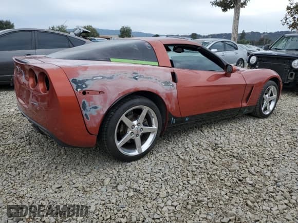 ✅ 2005 Chevrolet Corvette • VIN: 1G1YY24U755132485 • Lot: 81315535. Wystawiony na Copart z przebiegiem 112 188 mil. Bezpłatny archiwum sprzedaży aukcyjnych z USA i szczegółowy raport historii pojazdu na DreamBid. Zdjęcie 3.