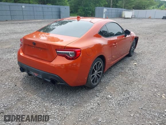 ✅ 2017 Toyota 86 • VIN: JF1ZNAA19H9702398 • Lot: 42482020. Wystawiony na IAAI z przebiegiem 97 060 mil. Bezpłatny archiwum sprzedaży aukcyjnych z USA i szczegółowy raport historii pojazdu na DreamBid. Zdjęcie 4.