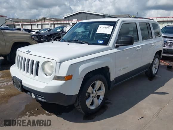 ✅ 2013 Jeep Patriot Latitude • VIN: 1C4NJPFA4DD197166 • Lot: 42590581. Wystawiony na IAAI z przebiegiem 99 126 mil. Bezpłatny archiwum sprzedaży aukcyjnych z USA i szczegółowy raport historii pojazdu na DreamBid. Zdjęcie 17.