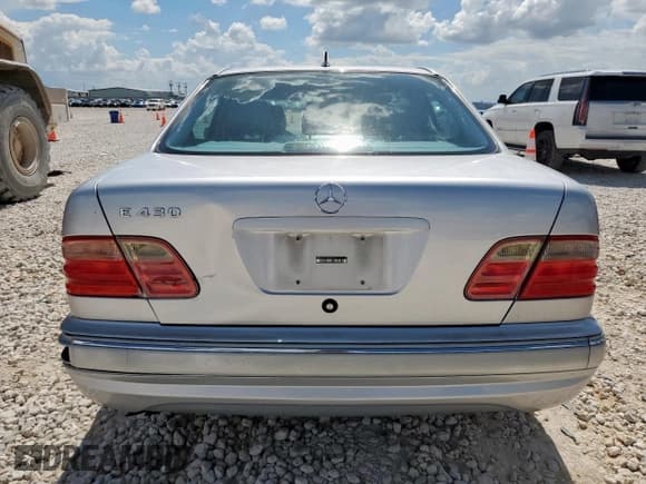 ✅ 2001 Mercedes-Benz E 320 • VIN: WDBJF70J21B298026 • Lot: 62411025. Wystawiony na Copart z przebiegiem 164 925 mil. Bezpłatny archiwum sprzedaży aukcyjnych z USA i szczegółowy raport historii pojazdu na DreamBid. Zdjęcie 6.
