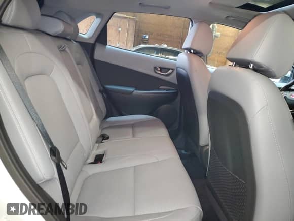 2019 Hyundai Kona Ultimate z VIN KM8K5CA55KU246717, wystawiony jako Copart lot #39403953 z przebiegiem 29 561 mil mil oraz . Historia ofert i sprzedaży dostępna na DreamBid. Obrazek 10.