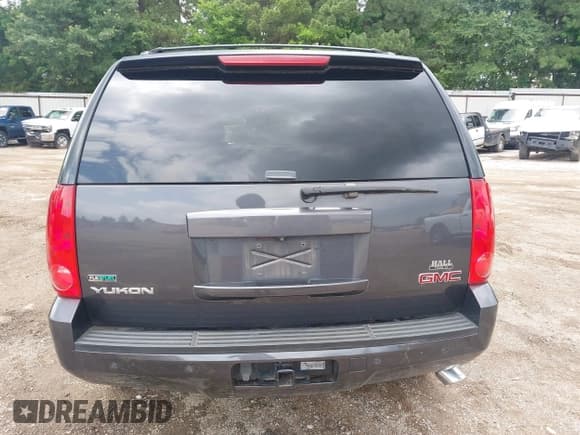 ✅ 2010 GMC Yukon SLT • VIN: 1GKUCCE04AR165926 • Lot: 42420308. Listed on IAAI with 216,232 mi. Free auction sales archive from the USA and detailed vehicle history report at DreamBid. Image 16.
