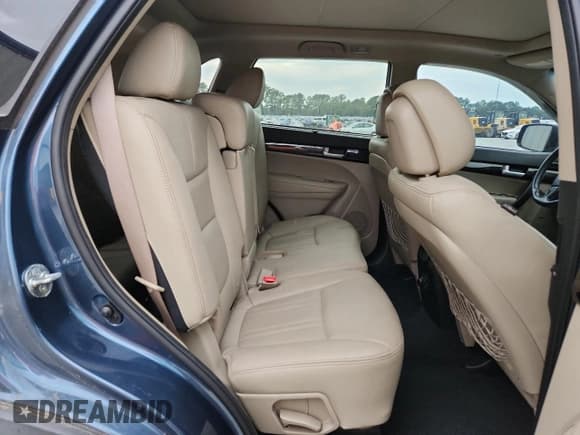 ✅ 2015 Kia Sorento EX • VIN: 5XYKU4A79FG597880 • Lot: 84461725. Wystawiony na Copart z przebiegiem 98 453 mil. Bezpłatny archiwum sprzedaży aukcyjnych z USA i szczegółowy raport historii pojazdu na DreamBid. Zdjęcie 11.