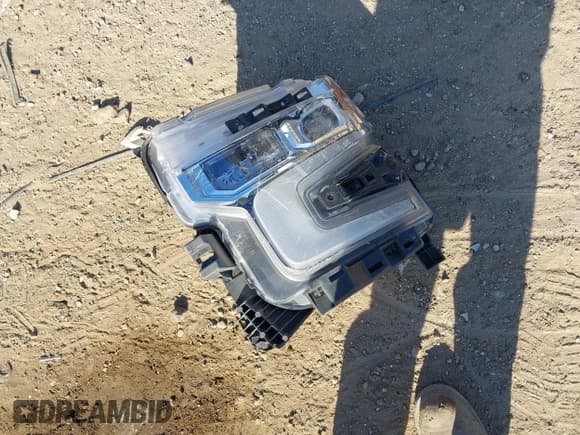 ✅ 2025 Chevrolet Silverado 1500 High Country • VIN: 1GCUKJEL7SZ110059 • Лот: 43449624. Опубликован ранее на IAAI с пробегом 20 466 миль. Бесплатный доступ к архиву аукционных продаж из США и подробный отчёт об истории автомобиля на DreamBid. Изображение 12.