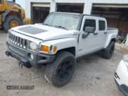 ✅ 2009 Hummer H3 H3T Luxury • VIN: 5GNEN13E498143536 • Lot: 43201452. Wystawiony na IAAI z przebiegiem 174 304 mil. Bezpłatny archiwum sprzedaży aukcyjnych z USA i szczegółowy raport historii pojazdu na DreamBid. Zdjęcie 2.