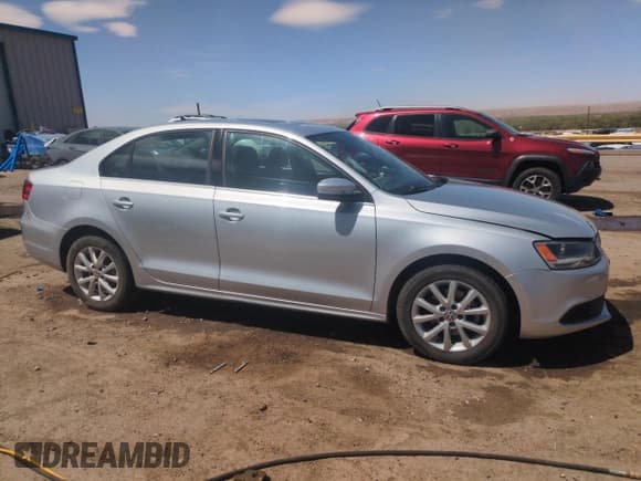 ✅ 2013 Volkswagen Jetta SE • VIN: 3VWDP7AJ9DM251788 • Лот: 53567395. Опубликован ранее на Copart с пробегом 106 753 миль. Бесплатный доступ к архиву аукционных продаж из США и подробный отчёт об истории автомобиля на DreamBid. Изображение 4.