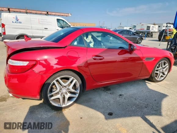 ✅ 2016 Mercedes-Benz SLK 300 • VIN: WDDPK3JA0GF124025 • Lot: 69971835. Listed on Copart with 39,010 mi. Free auction sales archive from the USA and detailed vehicle history report at DreamBid. Image 3.