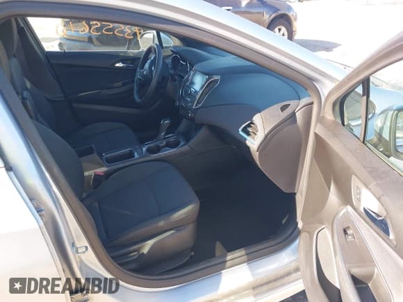 ✅ 2017 Chevrolet Cruze LT • VIN: 1G1BE5SM7H7197154 • Lot: 43555610. Listed on IAAI with 120,177 mi. Free auction sales archive from the USA and detailed vehicle history report at DreamBid. Image 5.