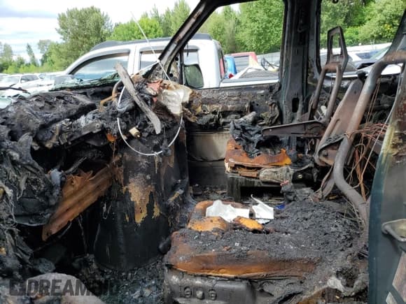 ✅ 1997 Ford Econoline Wagon XL • VIN: 1FMEE11L2VHA74059 • Lot: 59267495. Wystawiony na Copart z przebiegiem Nie podano. Bezpłatny archiwum sprzedaży aukcyjnych z USA i szczegółowy raport historii pojazdu na DreamBid. Zdjęcie 7.