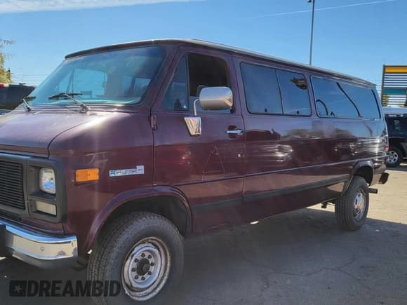 ✅ 1994 GMC Rally • VIN: 1GJGG39K6RF527981 • Лот: 48978915. Опубликован ранее на Copart с пробегом 159 751 миль. Бесплатный доступ к архиву аукционных продаж из США и подробный отчёт об истории автомобиля на DreamBid. Изображение 2.