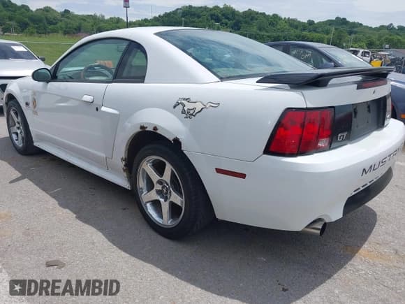 ✅ 2001 Ford Mustang GT Deluxe • VIN: 1FAFP42X01F121624 • Лот: 42365210. Опубликован ранее на IAAI с пробегом 199 088 миль. Бесплатный доступ к архиву аукционных продаж из США и подробный отчёт об истории автомобиля на DreamBid. Изображение 3.