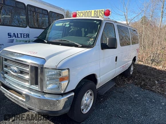 ✅ 2014 Ford Econoline Passenger XLT • VIN: 1FBNE3BLXEDA82565 • Lot: 93862335. Wystawiony na Copart z przebiegiem 218 500 mil. Bezpłatny archiwum sprzedaży aukcyjnych z USA i szczegółowy raport historii pojazdu na DreamBid. Zdjęcie 2.